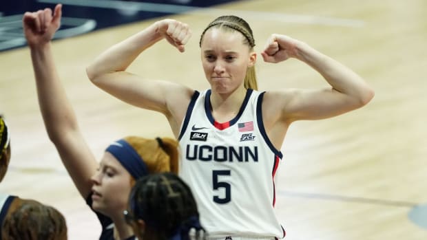 Paige_Bueckers_flexing.0